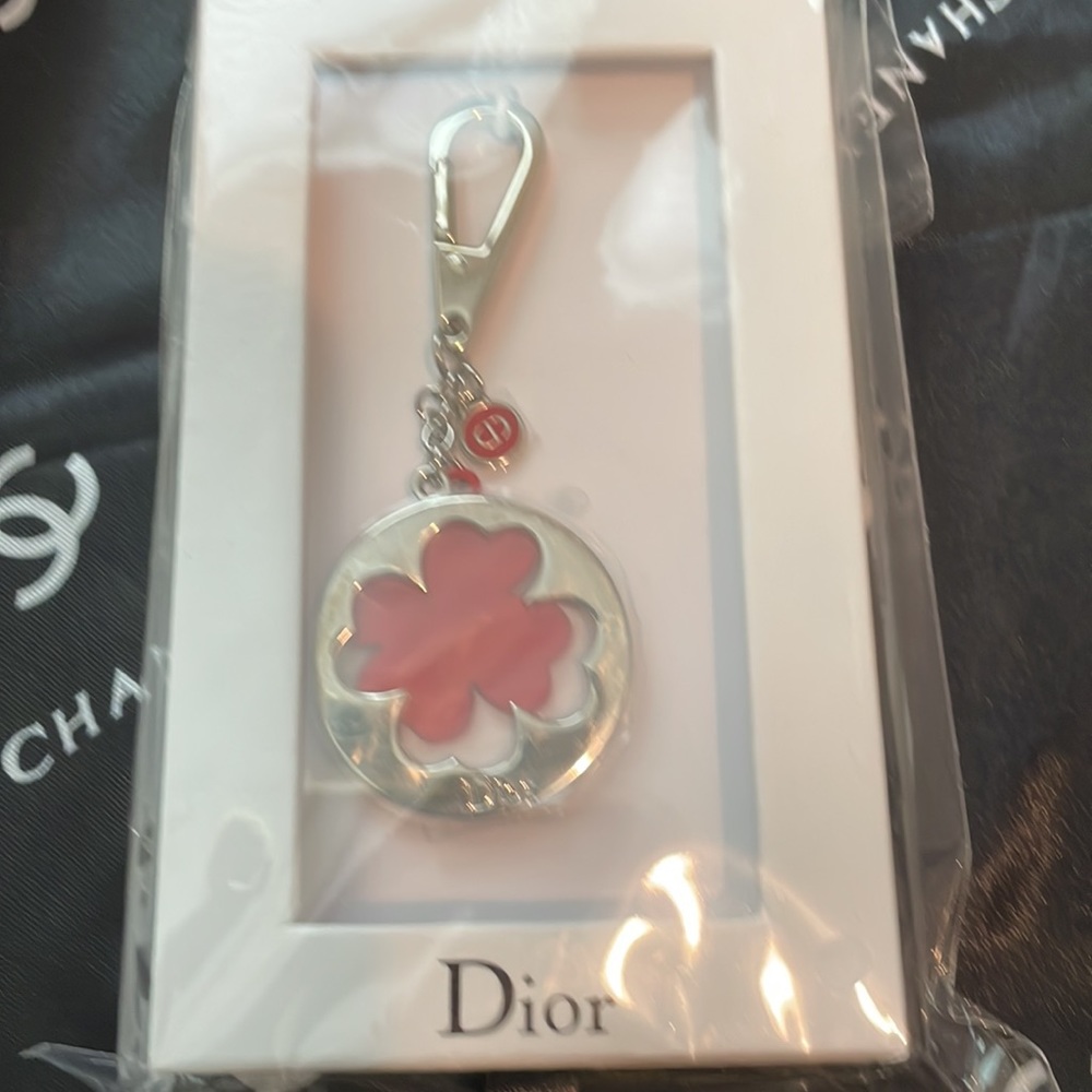 New Christian Dior Designer Clover Key Charm Special Edition - Picture 2 of 4